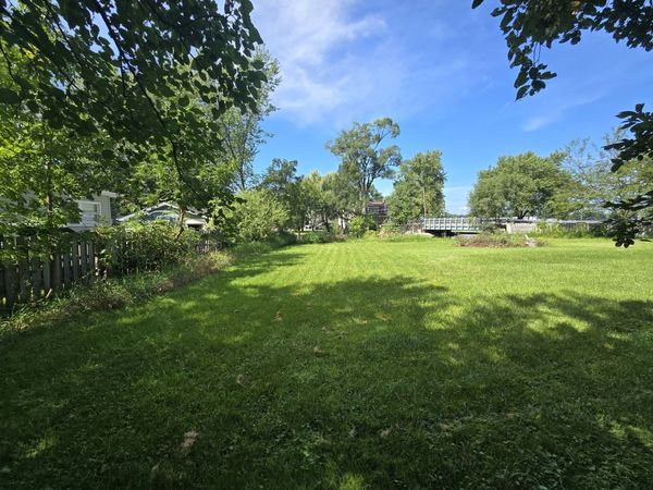 26432 N Willow Avenue , Mundelein, IL 60060