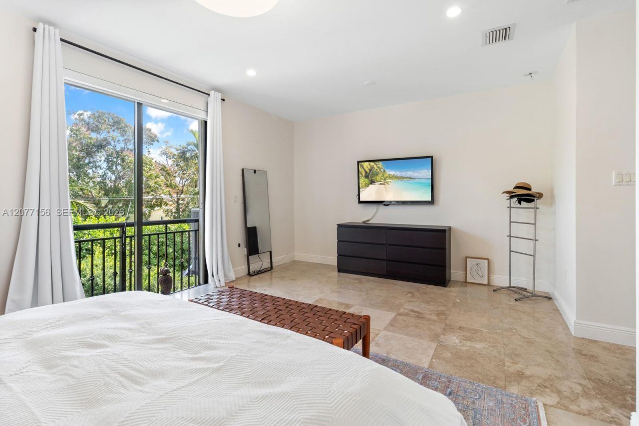 1211 SW 14th Ave, Unit 1211, Miami, FL 33135 Photo