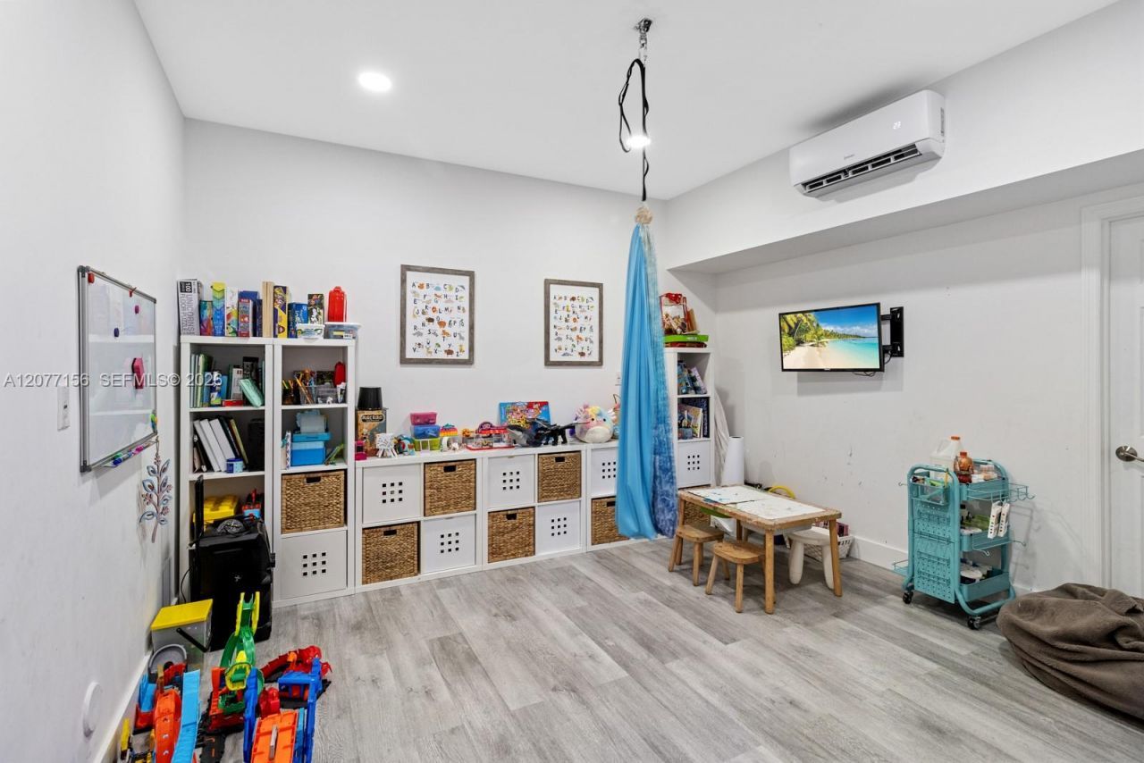 1211 SW 14th Ave, Unit 1211, Miami, FL 33135 Photo