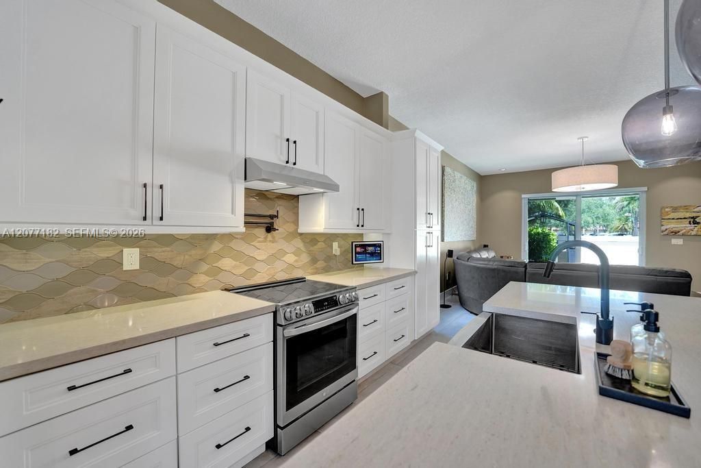 13993 N Cypress Cove Cir , Davie, FL 33325 Photo
