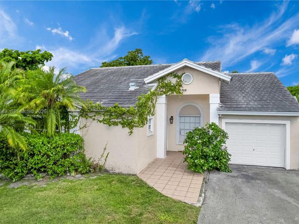 6352 SW 112th Pl , Miami, FL 33173