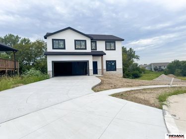 4032 Woodside Village Court, Lincoln, NE 68528