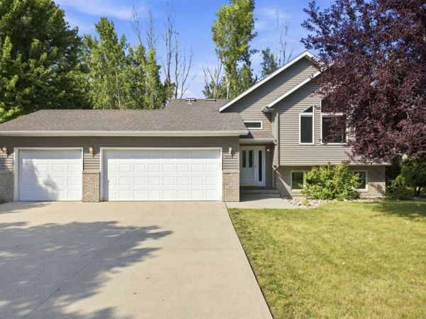 2617 38 1/2 Avenue S, Fargo, ND 58104