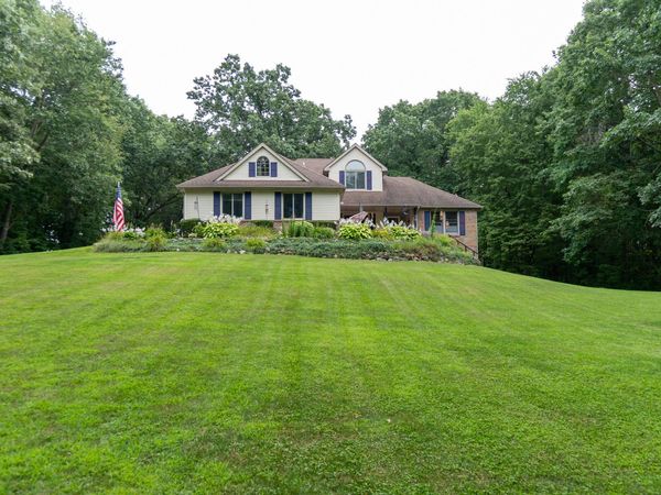 2589 Fisk Road, Howell, MI 48843