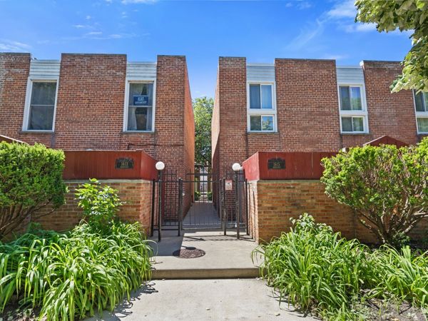 1615 W Greenleaf Avenue , Unit F, Chicago, IL 60626