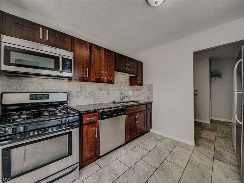 24360 Uppingham Road, Bedford Heights, OH 44146 Photo 4