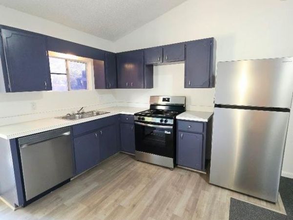 100 Quail Run RD, Unit 5, Martindale, TX 78655
