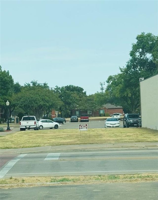 106 Historic Town Square, Lancaster, TX 75146 Main Photo