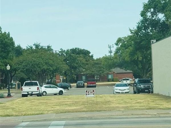 106 Historic Town Square, Lancaster, TX 75146