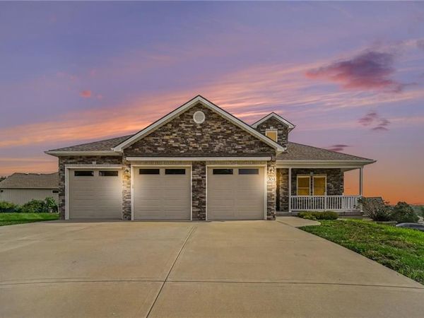 304 Prairie Rose Circle, Smithville, MO 64089