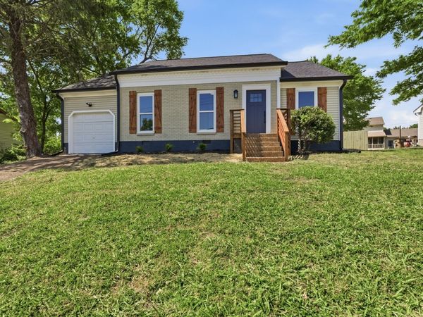 737 Heritage Dr , Madison, TN 37115