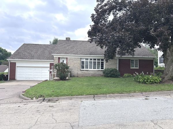 503 4th Street , Maquoketa, IA 52060
