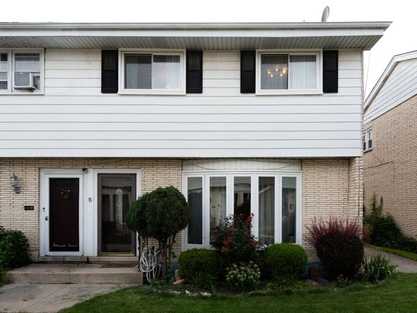 6555 W Addison Street, Unit J, Chicago, IL 60634