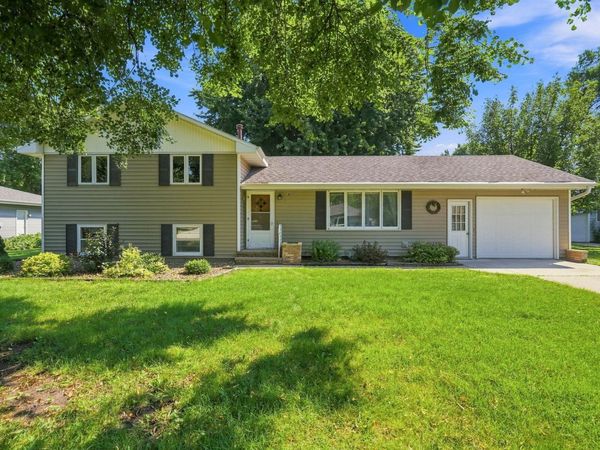 807 N Renville Street, Winthrop, MN 55396