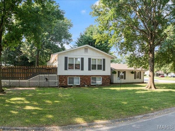 738 Fort Henry Road, Belleville, IL 62221