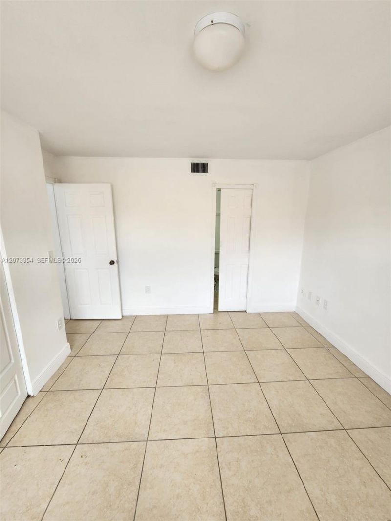 2770 W 61st Pl , Unit 202, Hialeah, FL 33016 Photo