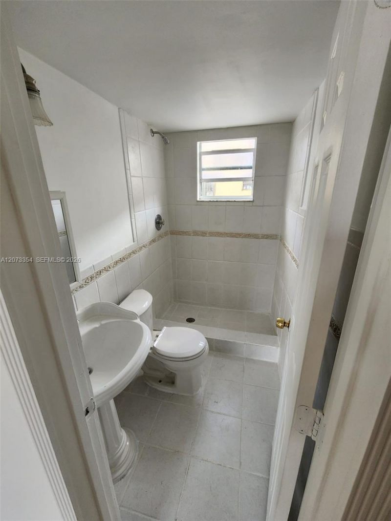 2770 W 61st Pl , Unit 202, Hialeah, FL 33016 Photo