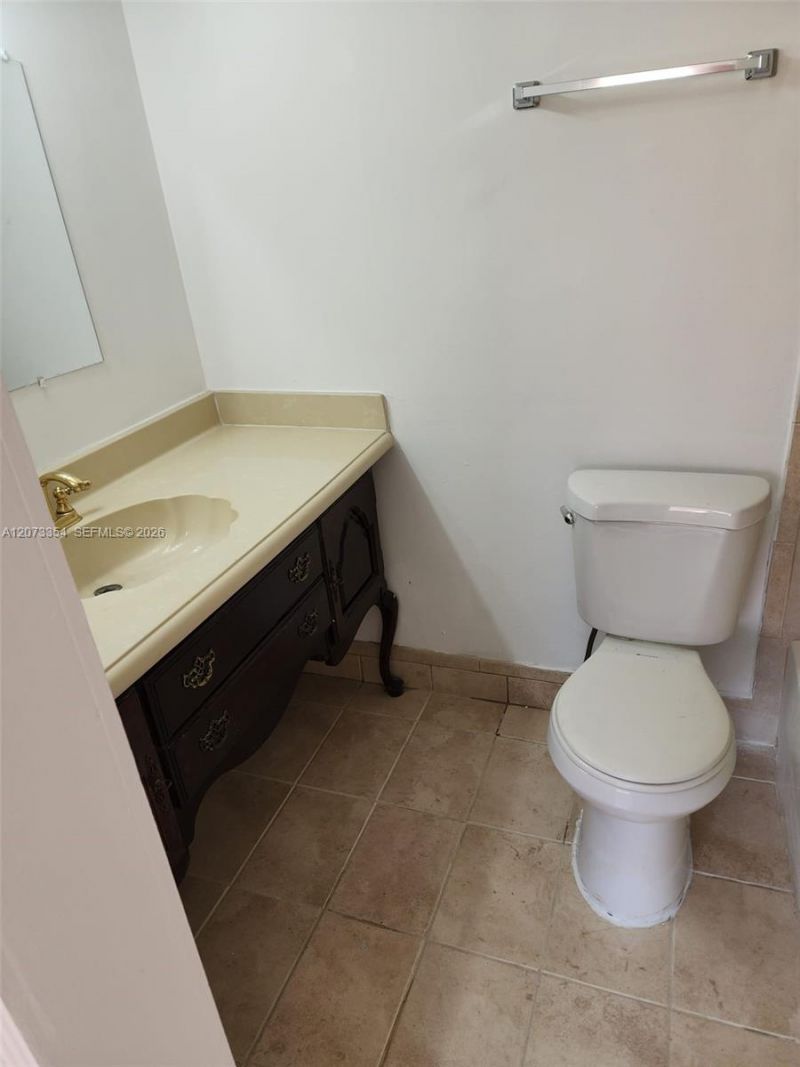2770 W 61st Pl , Unit 202, Hialeah, FL 33016 Photo