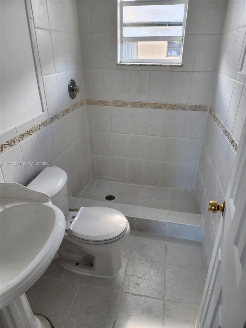 2770 W 61st Pl , Unit 202, Hialeah, FL 33016 Photo