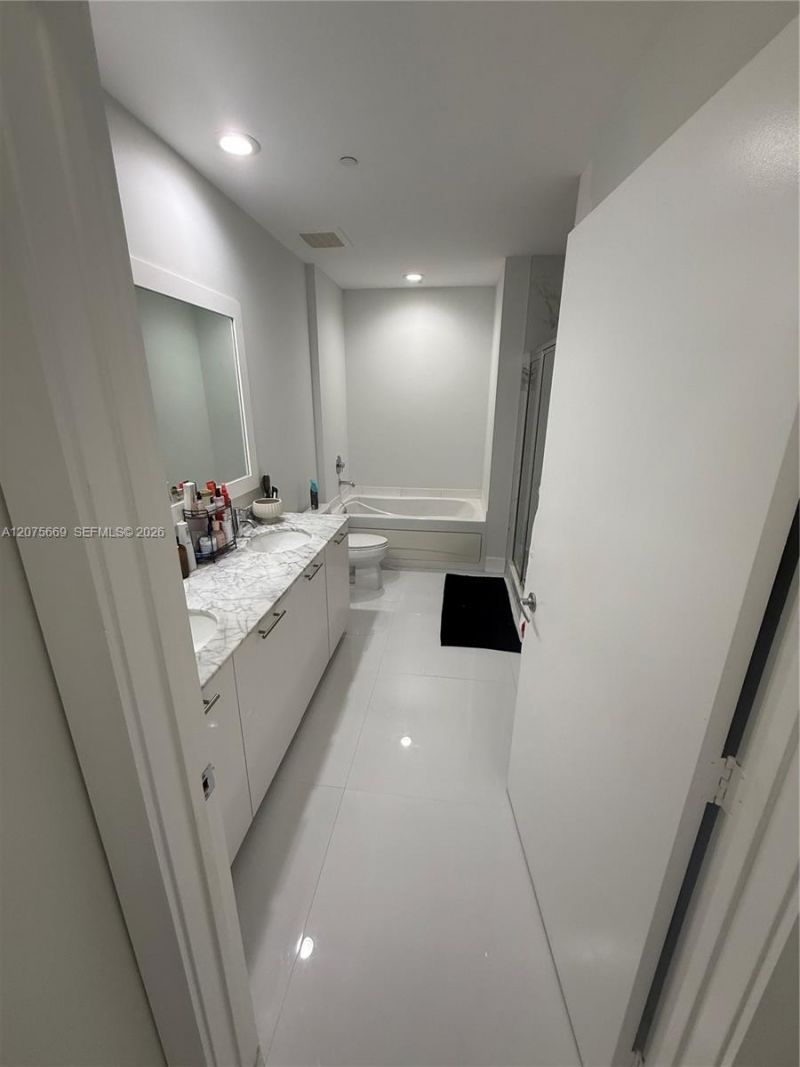 951 Brickell Ave, Unit 4105, Miami, FL 33131 Photo