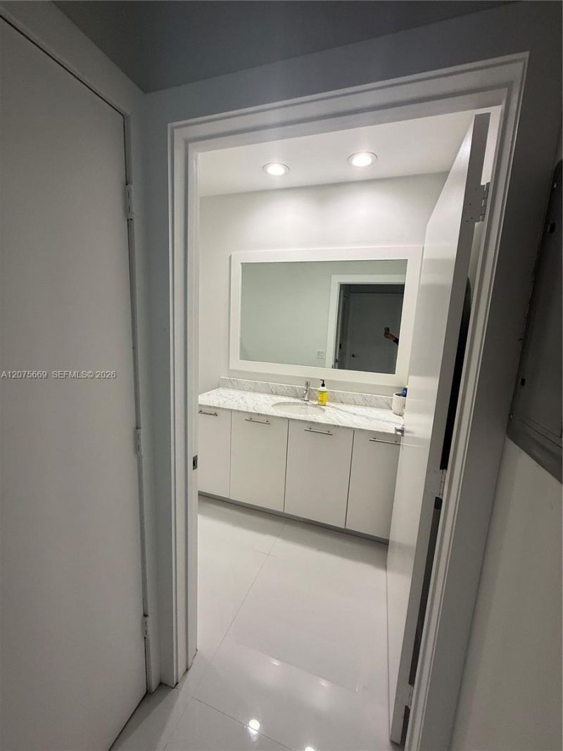 951 Brickell Ave, Unit 4105, Miami, FL 33131 Photo