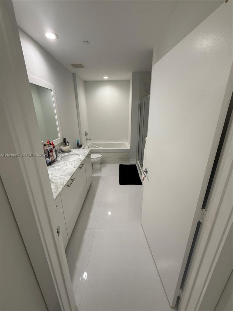 951 Brickell Ave, Unit 4105, Miami, FL 33131 Photo