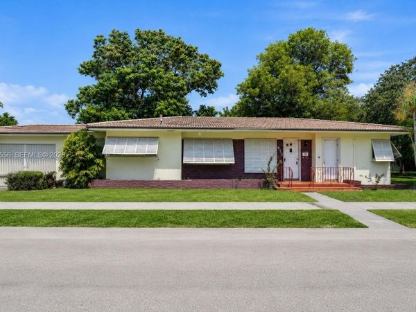 425 S 15th Ave , Hollywood, FL 33020
