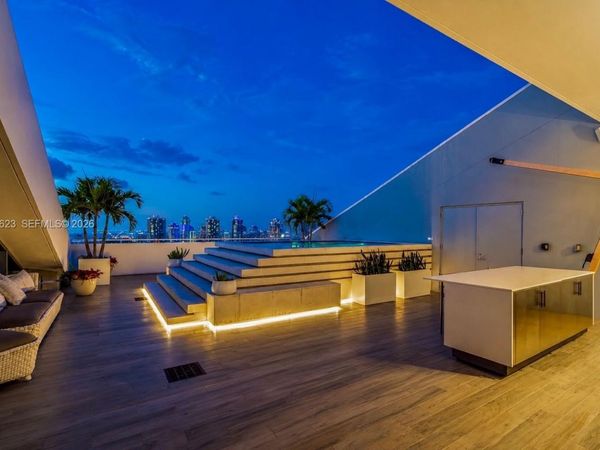 88 SW 7th St , Unit 4203, Miami, FL 33130