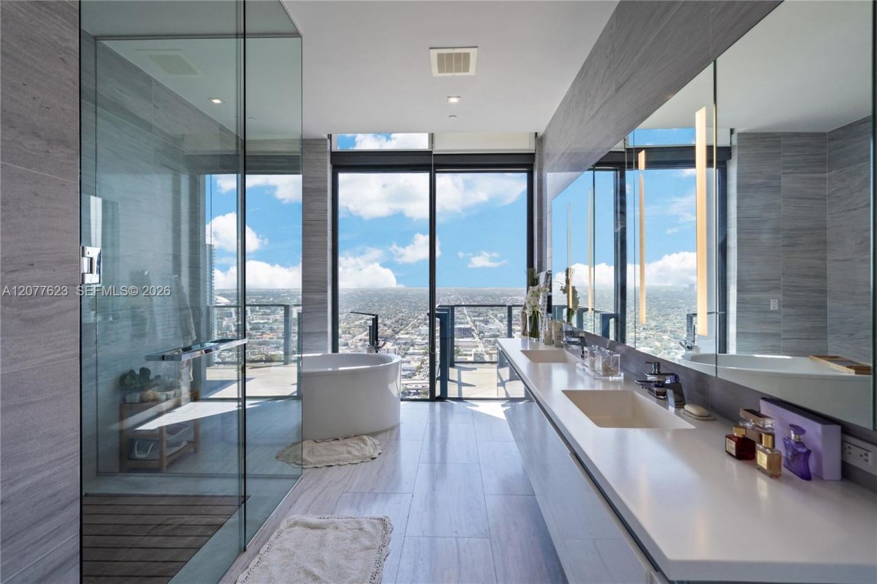 88 SW 7th St , Unit 4203, Miami, FL 33130 Photo