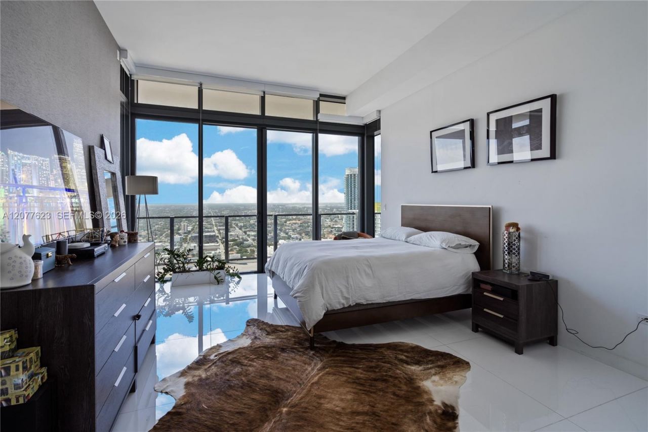 88 SW 7th St , Unit 4203, Miami, FL 33130 Photo