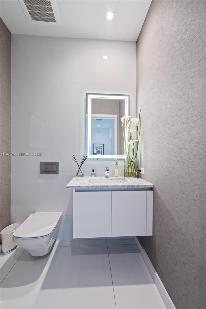 88 SW 7th St , Unit 4203, Miami, FL 33130 Photo