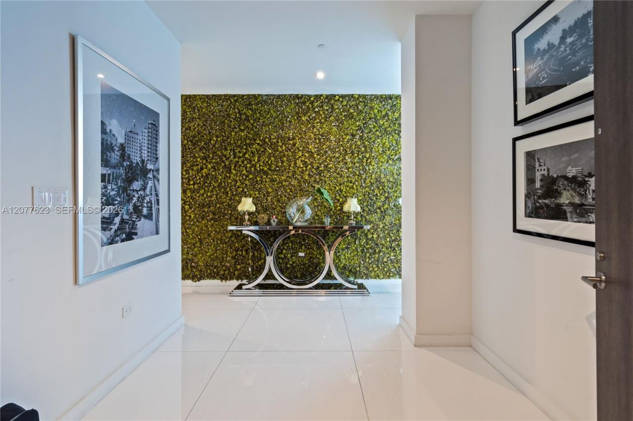 88 SW 7th St , Unit 4203, Miami, FL 33130 Photo