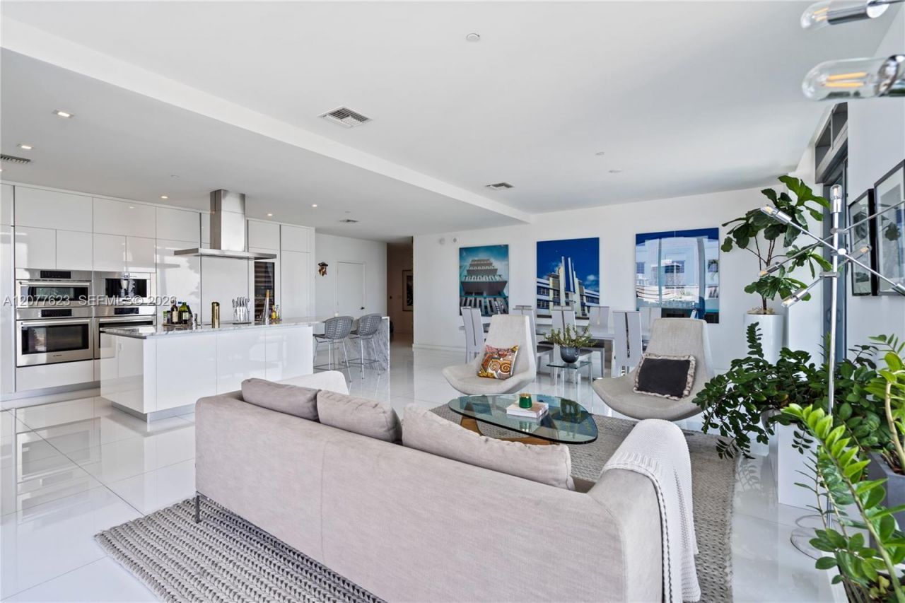 88 SW 7th St , Unit 4203, Miami, FL 33130 Photo
