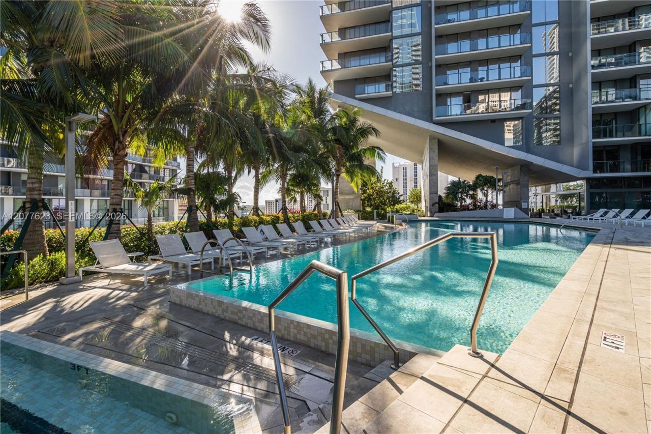 88 SW 7th St , Unit 4203, Miami, FL 33130 Photo