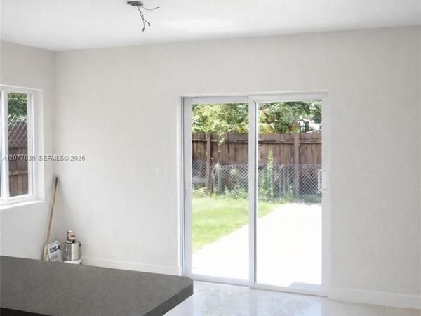 318 NE 166th St, Unit 318, Miami, FL 33162