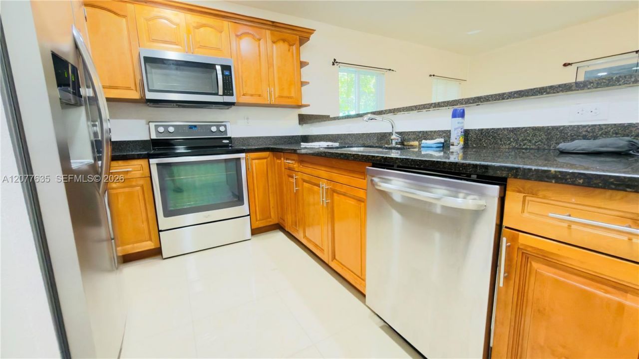 318 NE 166th St, Unit 318, Miami, FL 33162 Photo