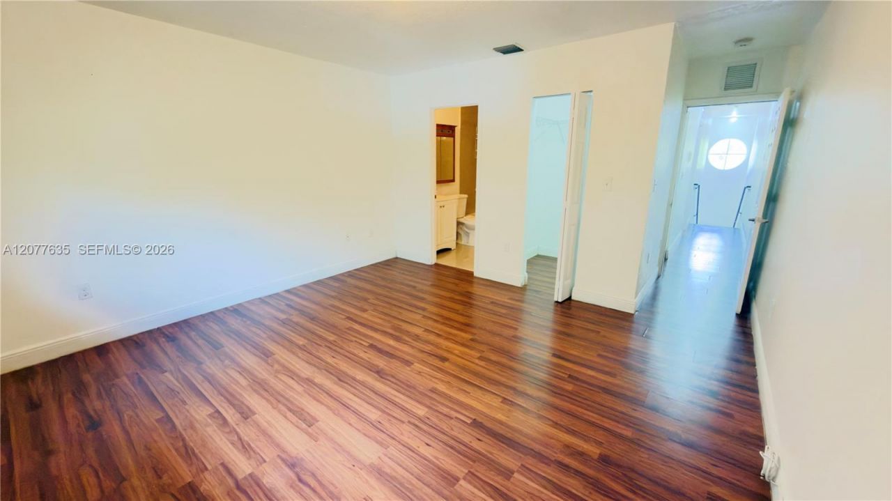 318 NE 166th St, Unit 318, Miami, FL 33162 Photo