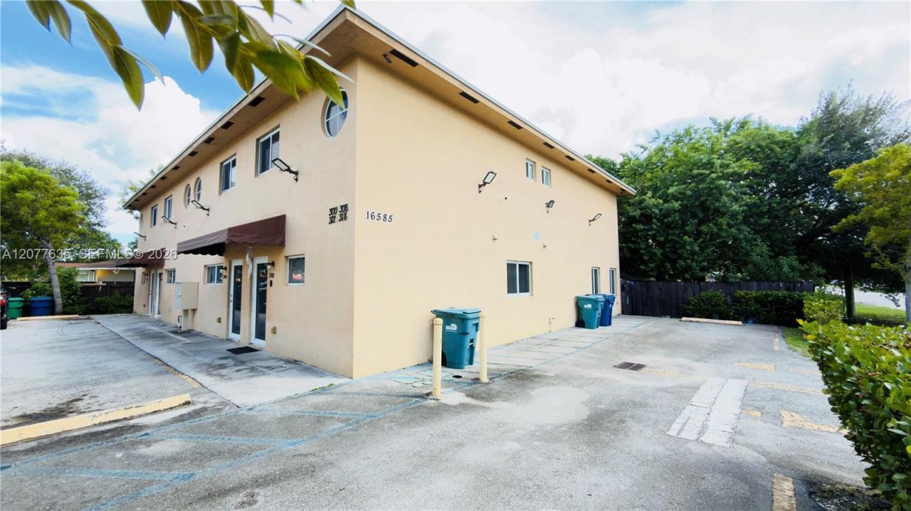 318 NE 166th St, Unit 318, Miami, FL 33162 Photo