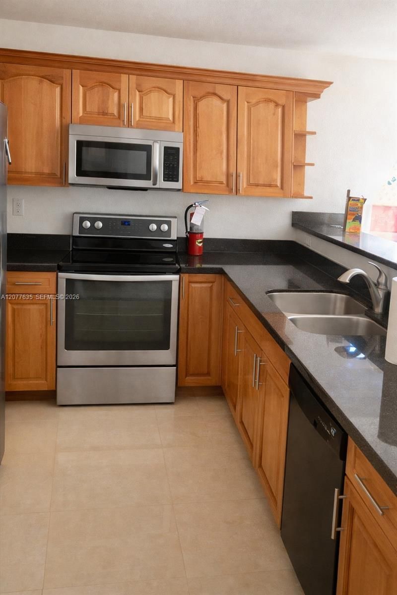 318 NE 166th St, Unit 318, Miami, FL 33162 Photo