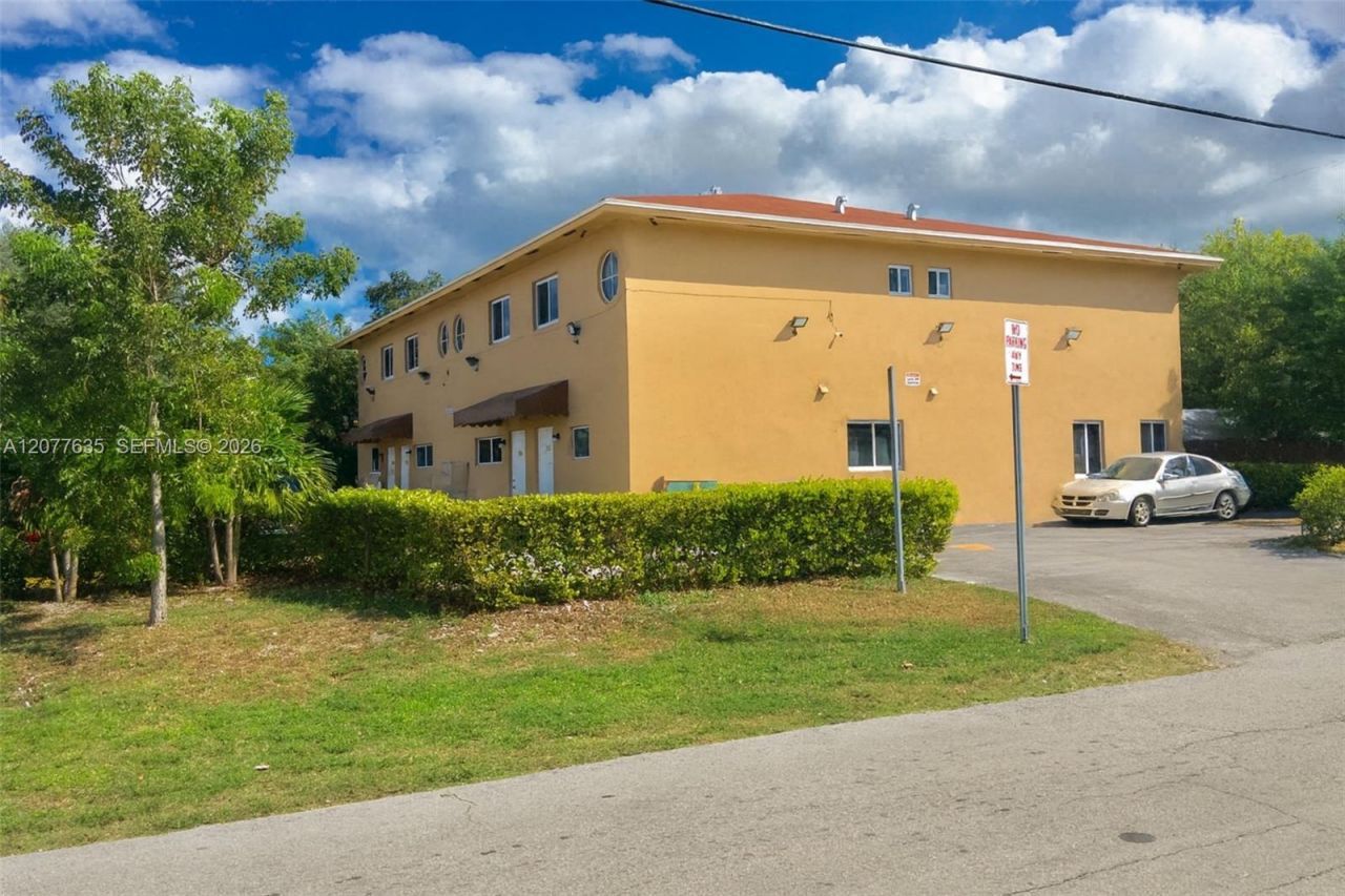 318 NE 166th St, Unit 318, Miami, FL 33162 Photo