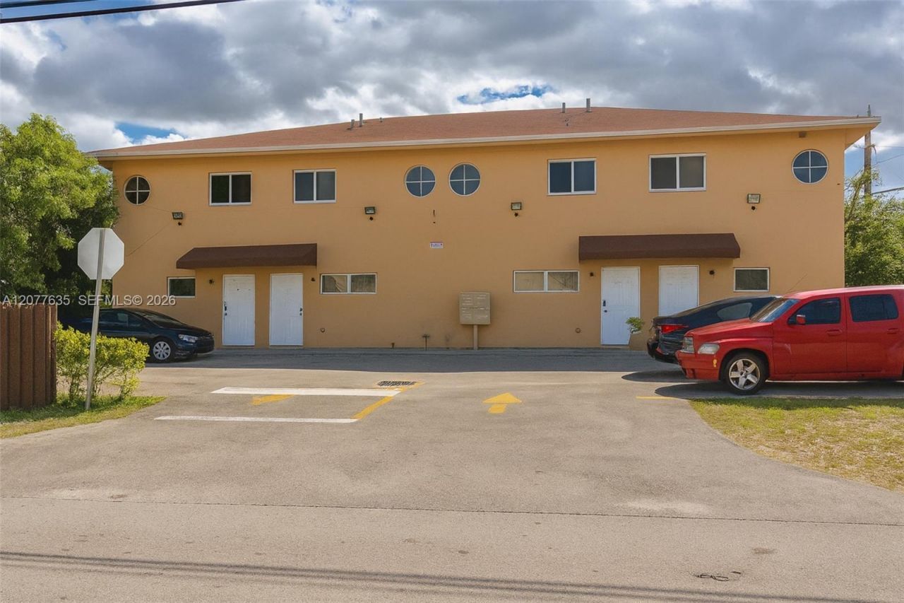 318 NE 166th St, Unit 318, Miami, FL 33162 Photo
