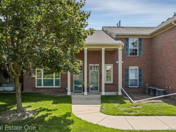 25209 Chesapeake Circle , Commerce Township, Mi 48390