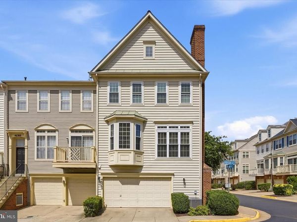 46362 PRYOR SQUARE, STERLING, VA 20165