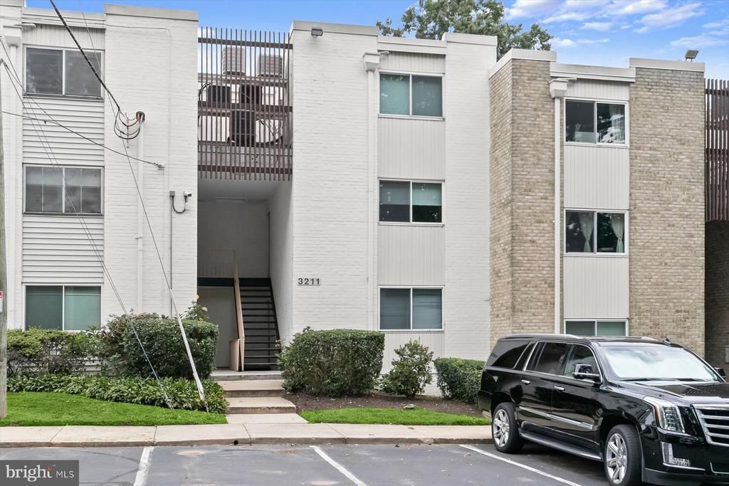 3211 UNIVERSITY BOULEVARD W , KENSINGTON, MD 20895