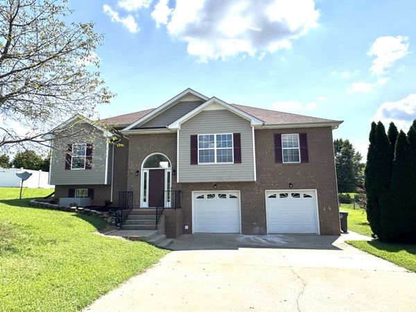 321 Greenspoint Ct, Clarksville, TN 37042
