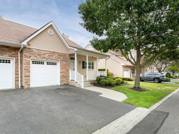 7 Pond Circle , Mount Sinai, NY 11766