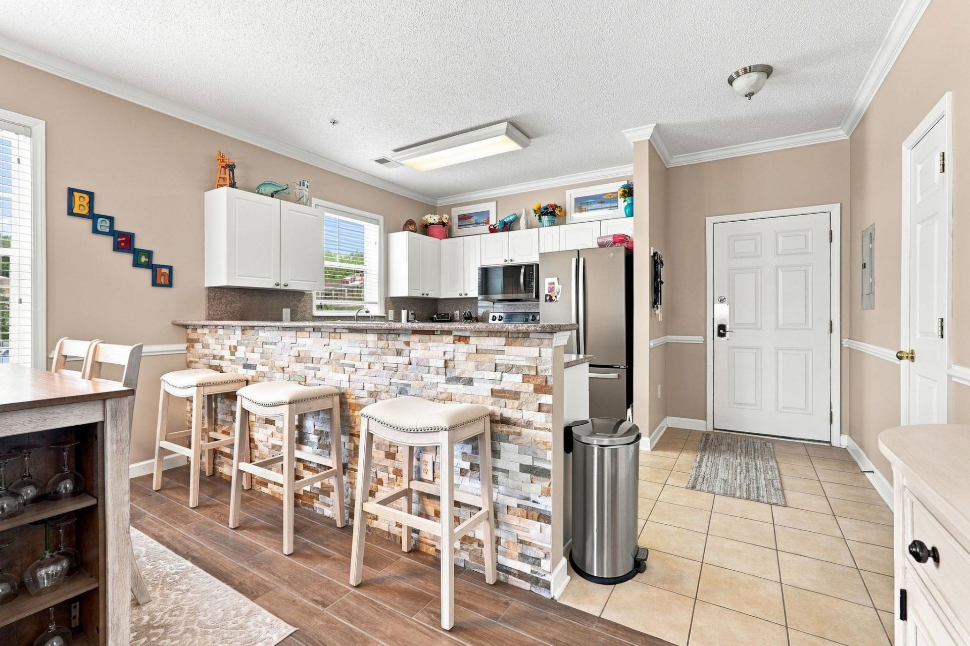 6253 Catalina Dr. Photo 4