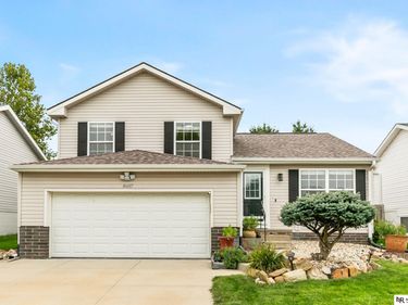 16617 Erskine Street, Omaha, NE 68116