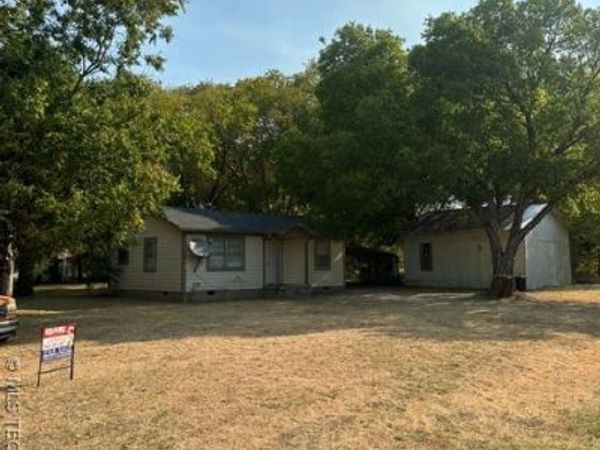 301 Pine Street , Marietta, OK 73448