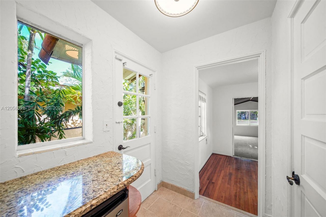 5842 Alton Rd , Miami Beach, FL 33140 Photo